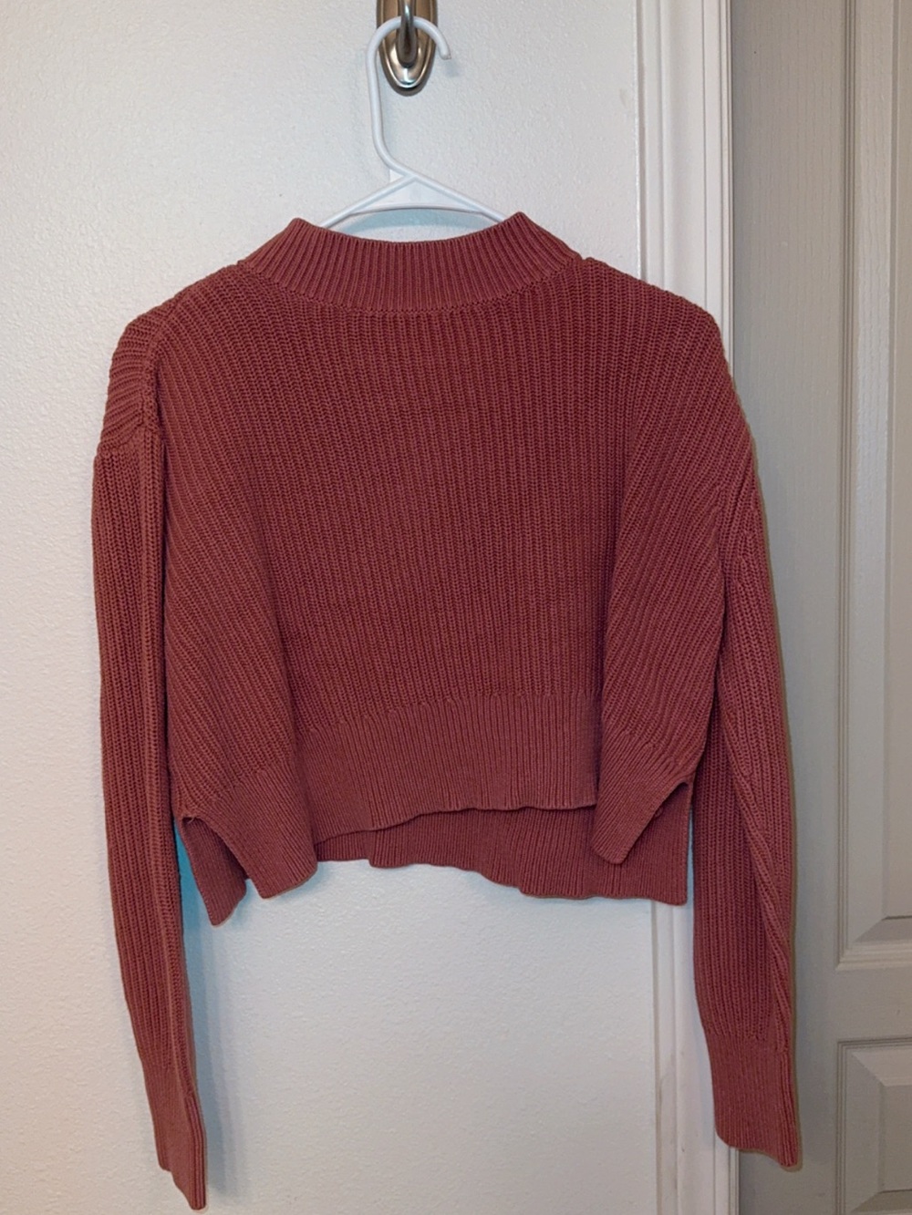 Cropped Ribbed Turtleneck Sweater in Dusty Rose
